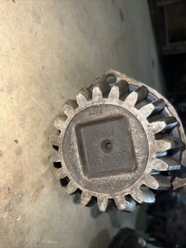 Farmall 400 450 Super MTA International Shaft-main W/pinion 19T 358861R1