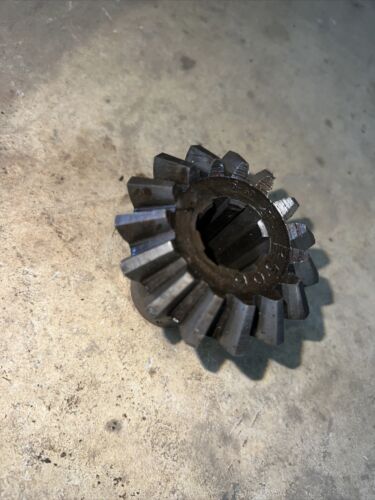 USED B JOHN DEERE PTO POWER SHAFT DRIVE GEAR  B586R