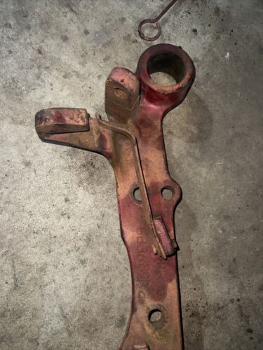 523689-R2 350 Farmall Tractor Fast Hitch Rockshaft Bracket