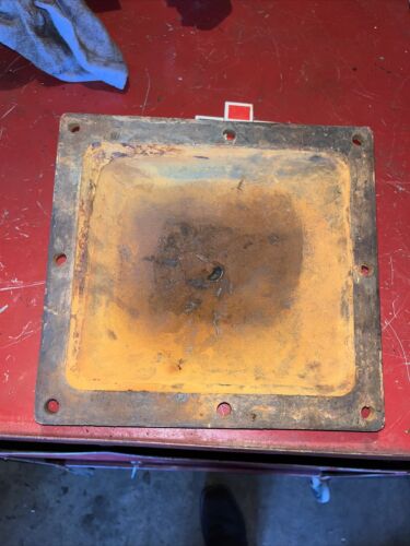 IH 444 B414 rear end cover plate 751127R1