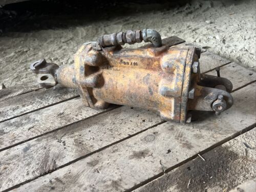 B.F. Avery Tractor AL Hydraulic Cylinder 11'', Part #10A79 Will Need Work