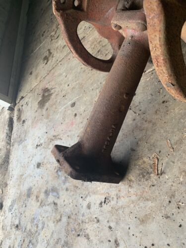 Farmall IH B BN tractor main front end pedestal + hubs - cap 3 bolt style hub