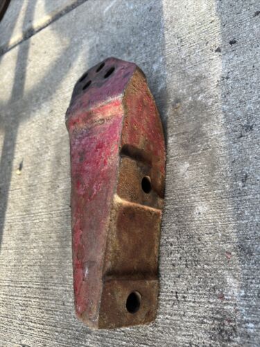 Case IH C70 Right Check Chain Bracket Sway Chain Bracket 529875R1 380B 485 C100