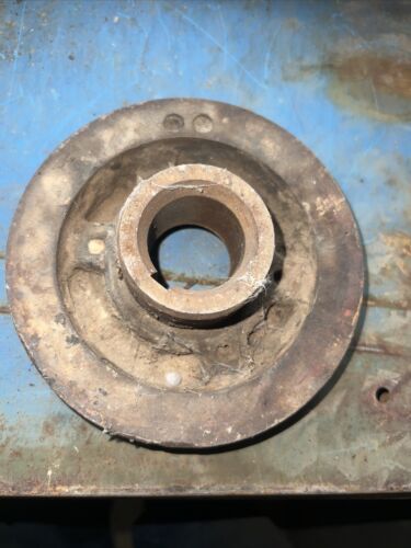 International 504 diesel Utility Tractor engine motor crankshaft crank pulley