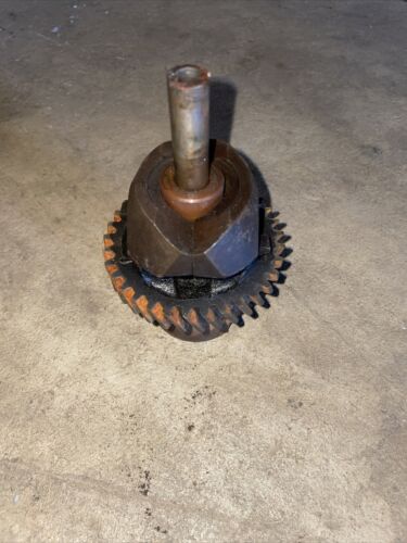 VINTAGE  INTERNATIONAL 340 RC TRACTOR-ENGINE GOVERNOR INTERNALS