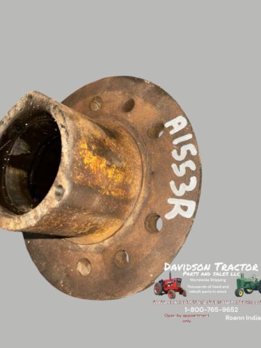 USED JOHN DEERE TRACTOR FRONT WHEEL HUB A1553R