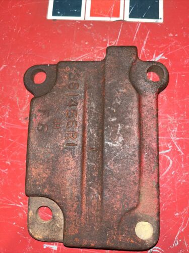 Farmall IH 230 240 300 350 400 450 Hydraulic Spool End Cover 361456R1