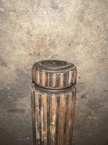 Farmall 300 Main Transmission Pinion Shaft 15T 362569R1 IHC Farmall