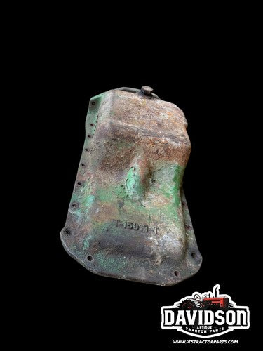 JOHN DEERE 2010 CRAWLER DOZER TRACTOR. ENGINE OIL PAN T15017T