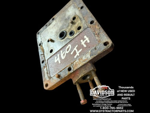 IH Farmall 460 340 Hydraulic Pump Mounting Flange Cover 373713R1 Antique Tractor