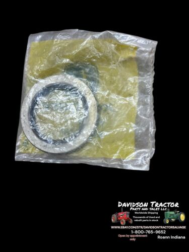 B31311 SEAL fits JOHN DEERE (New OEM)