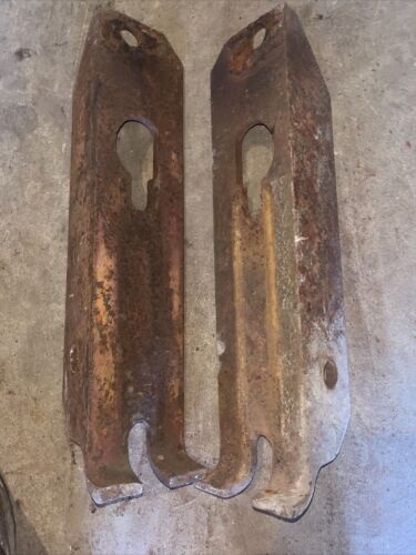 IH Farmall M SM MD 400 Axle Drawbar Mounting Brackets Pair Antique Tractor