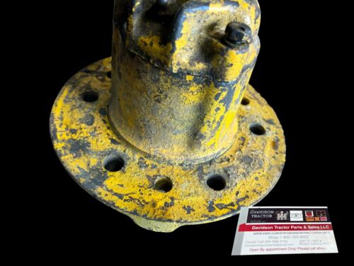 USED JOHN DEERE TRACTOR FRONT WHEEL HUB A1553R