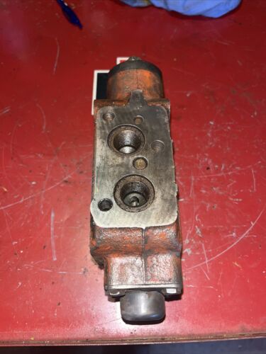 Farmall 300, 350, 400 450 Hydraulic valve Antique Tractor 360587-R1