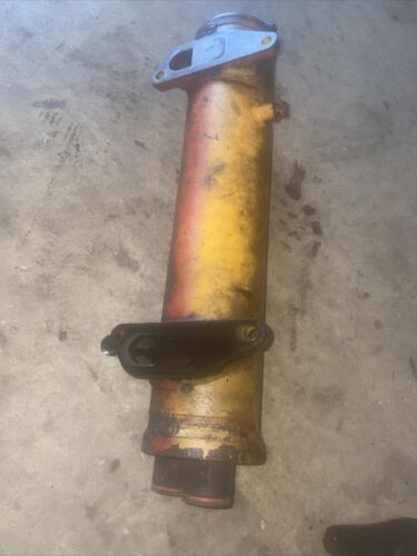 International IH 1066 tractor diesel engine motor oil cooler assembly