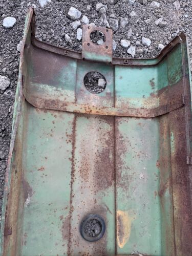 John Deere 620 Standard Hood Antique Tractor