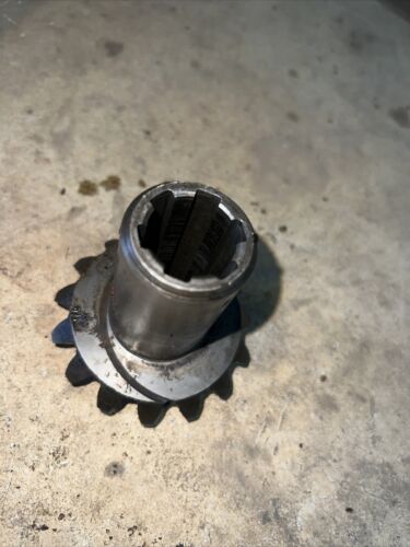 USED B JOHN DEERE PTO POWER SHAFT DRIVE GEAR  B586R