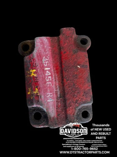 Farmall IH 230 240 300 350 400 450 Hydraulic Spool End Cover 361456R1