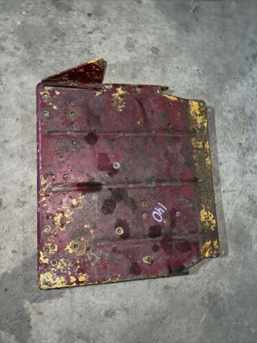 International Farmall 140 Floor Playform Antique Tractor