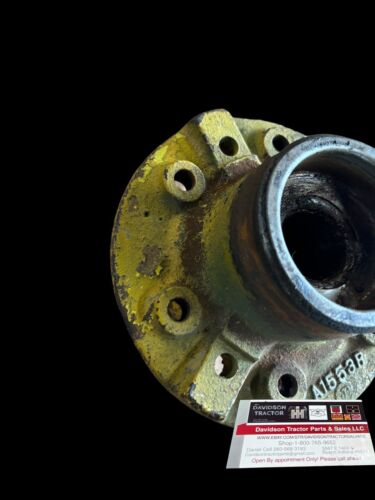 USED JOHN DEERE TRACTOR FRONT WHEEL HUB A1553R