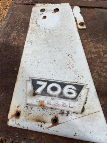 IH 706 Diesel left Side Panel