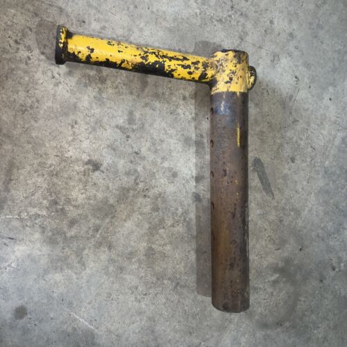 IHC Farmall Cub, Cub Low Boy Front Axel Knee Antique Tractor