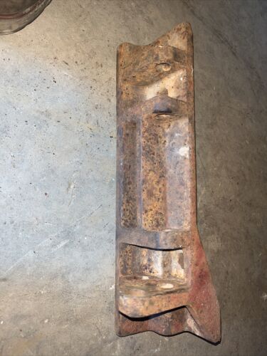 SUPPORT LATERAL LIMITER IH Farmall 706 383591-R1 Antique Tractor LEFT
