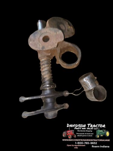 JOHN DEERE F529R, F528R, F533R BRACKET ROCKET ARM ASSEMBLY G TRACTOR FOR PARTS