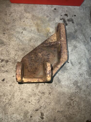 International Bracket-cylinder Mount 379744R1