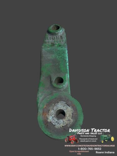 USED JOHN DEERE  2510 3020 4030 TRACTOR RH HYDRAULIC LIFT ARM R26464R, AR40975