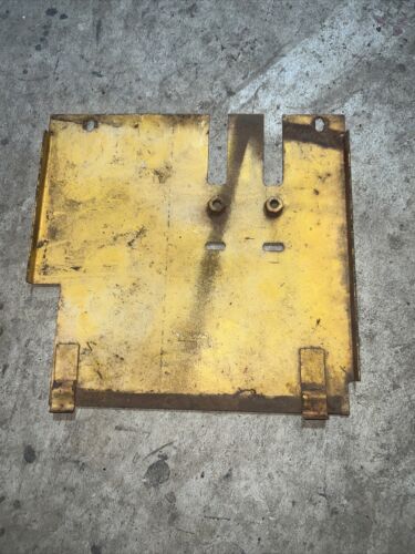 IH FARMALL 584 LOWER RIGHT HYDRAULIC COVER