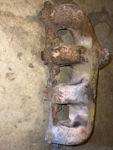 Chevrolet medium duty truck and school bus right hand exhaust manifold 3964244