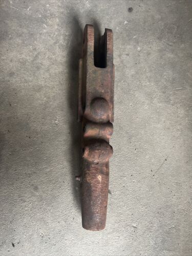 3121964R1 - Used LH Housing For An IH 278, 385, 484, 584, 585, 684, 685 Tractor