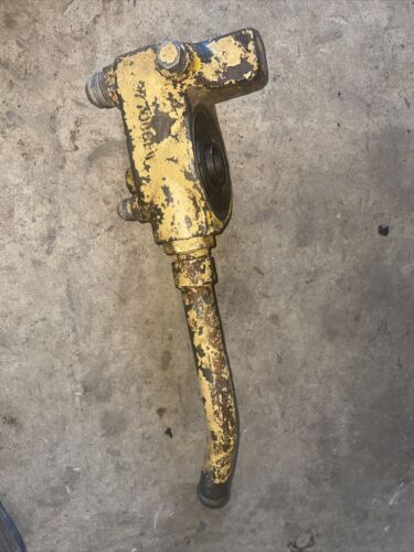 International Farmall 404 Hydraulic Filter housing