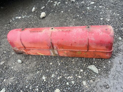 International Farmall IH 806 RC tractor gas 301 motor valve cover 383503R1