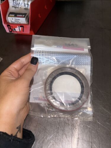 New Genuine Case 169948C91 BRAKE PINION SHAFT Oil Seal 11U