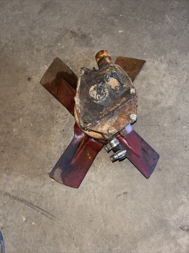 IH 444 2444 Gas Water pump