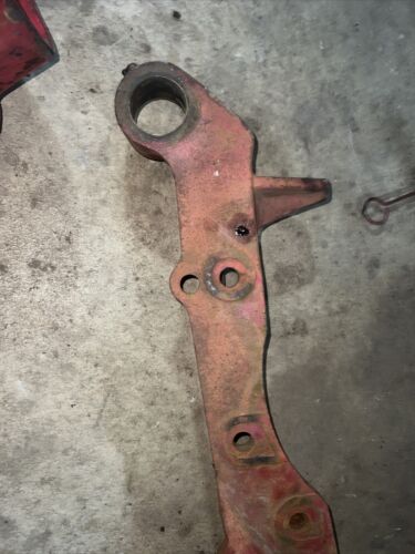 523689-R2 350 Farmall Tractor Fast Hitch Rockshaft Bracket
