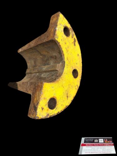 JOHN DEERE 60 620 70 720 730 3010 4010 REAR WHEEL SLEEVE WEDGE R32224R A4386R