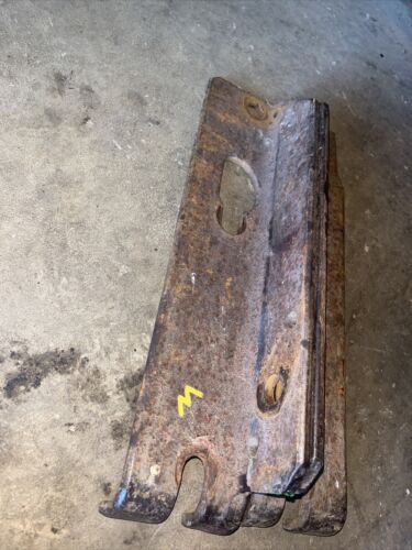 IH Farmall M SM MD 400 Axle Drawbar Mounting Brackets Pair Antique Tractor