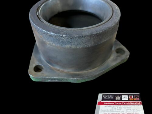 1948 John Deere B JD Tractor ORIGINAL Right differential cap B2332R