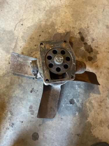 Farmall W6 Tractor IH water pump assembly with fan & pulley