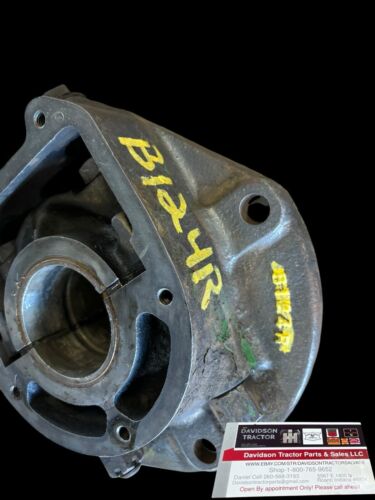 JOHN DEERE B124R MAIN BEARING WITH CAP HOUSING ANTIQUE TRACTOR