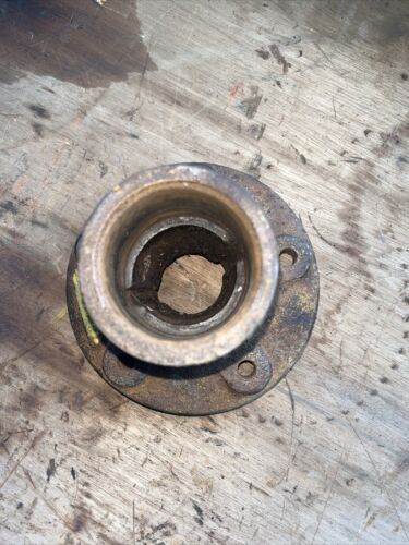351075R1 Cub Cadet Front hub antique Garden tractor