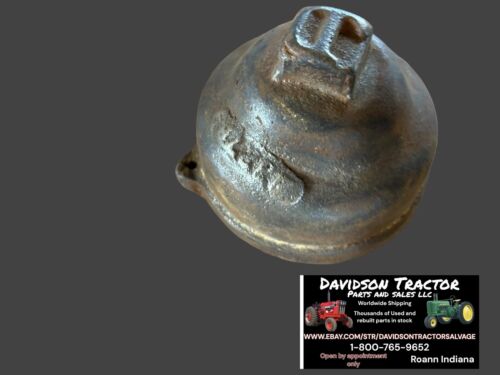 John Deere unstyled D hub cap D327R