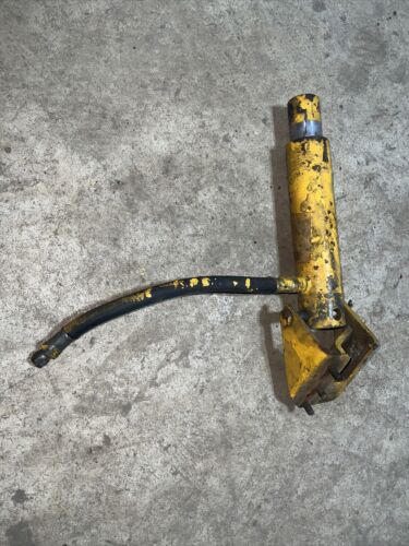 International Cub 154 low boy IH Tractor Orgnl hydraulic lift cylinder & hose