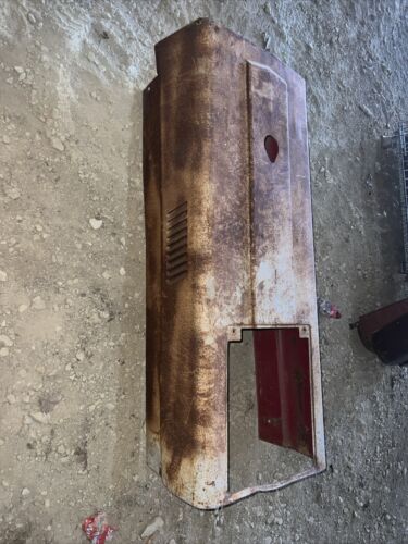 International 684, Hydro 84 Hood Antique Tractor