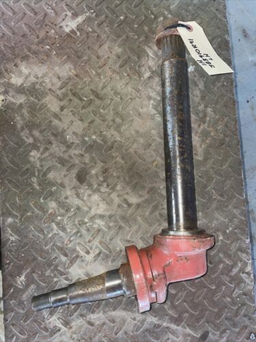 Spindle - Left Hand fits International 656 460 544 2544 383910R91