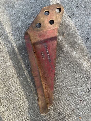 Case IH C70 Right Check Chain Bracket Sway Chain Bracket 529875R1 380B 485 C100
