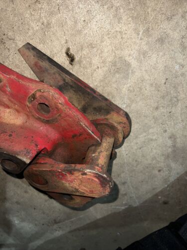 523689-R2 350 Farmall Tractor Fast Hitch Rockshaft Bracket